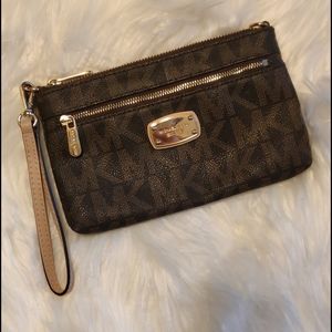 Michael kors wristlet